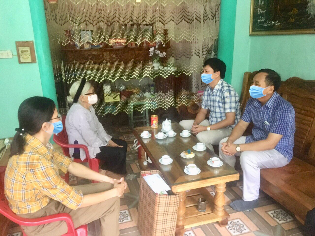 Xã Đồng Phong thăm tặng quà mẹ Việt Nam anh hùng, thương binh, bệnh binh và người nhiễm chất độc hóa học nhân ngày thương binh liệt sỹ 27/7/2021.