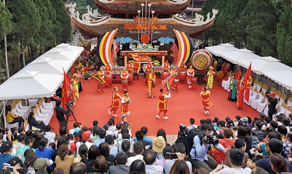 Tạm dừng tổ chức lễ hội chùa Hương