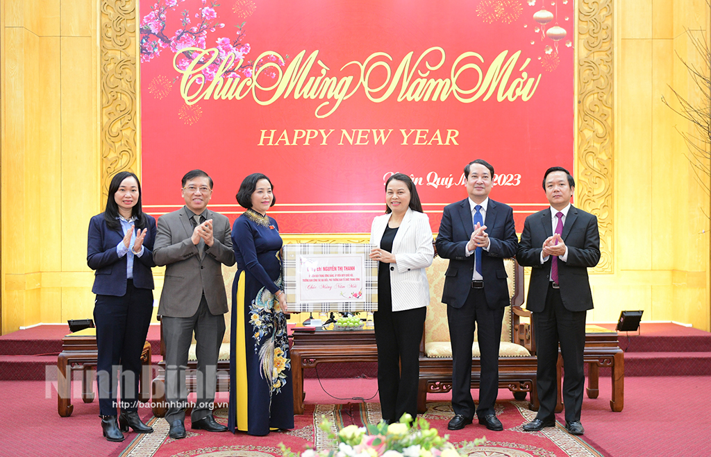 Đồng chí Trưởng Ban công tác đại biểu Quốc hội thăm, chúc Tết tỉnh Ninh Bình