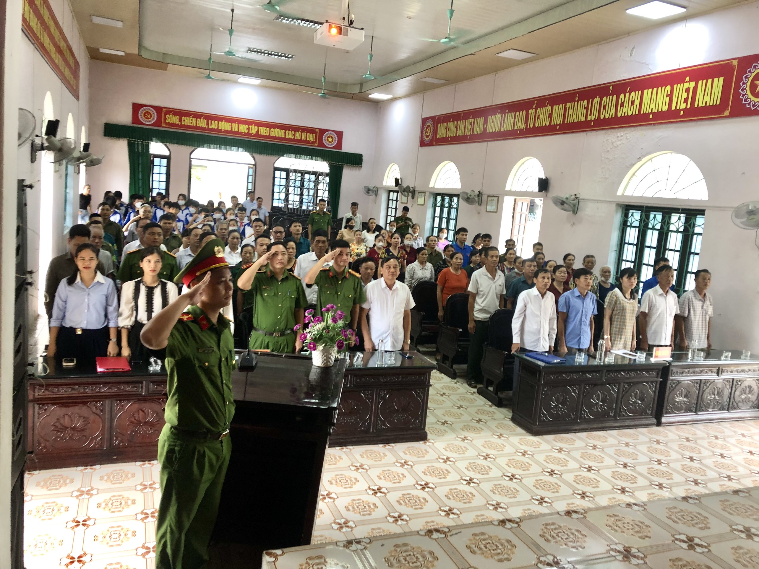 Xã Đồng Phong tổ chức Lễ ra quân hưởng ứng “Ngày thế giới và ngày toàn dân phòng, chống ma túy”.