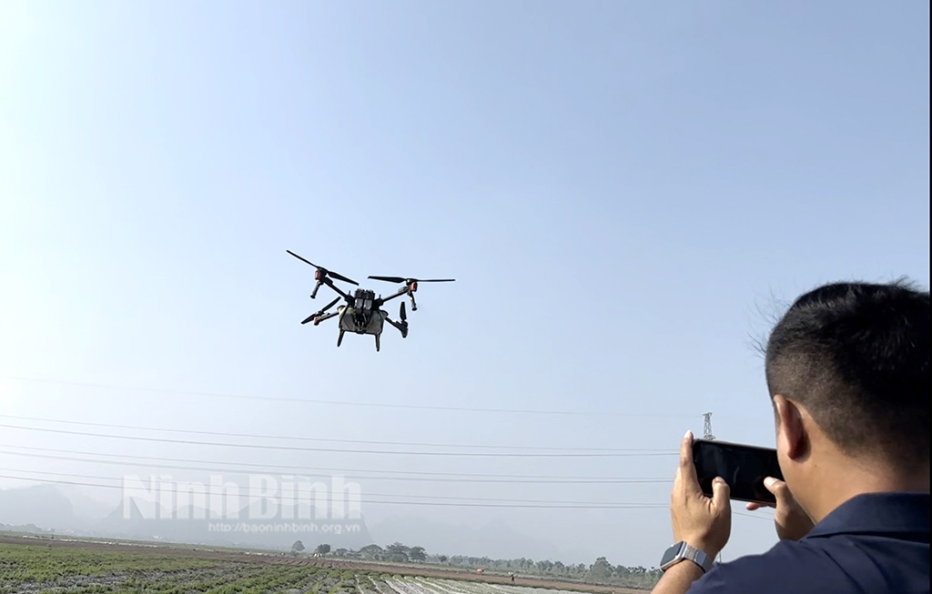 Ninh Bình ứng dụng thiết bị bay không người lái trong sản xuất nông nghiệp