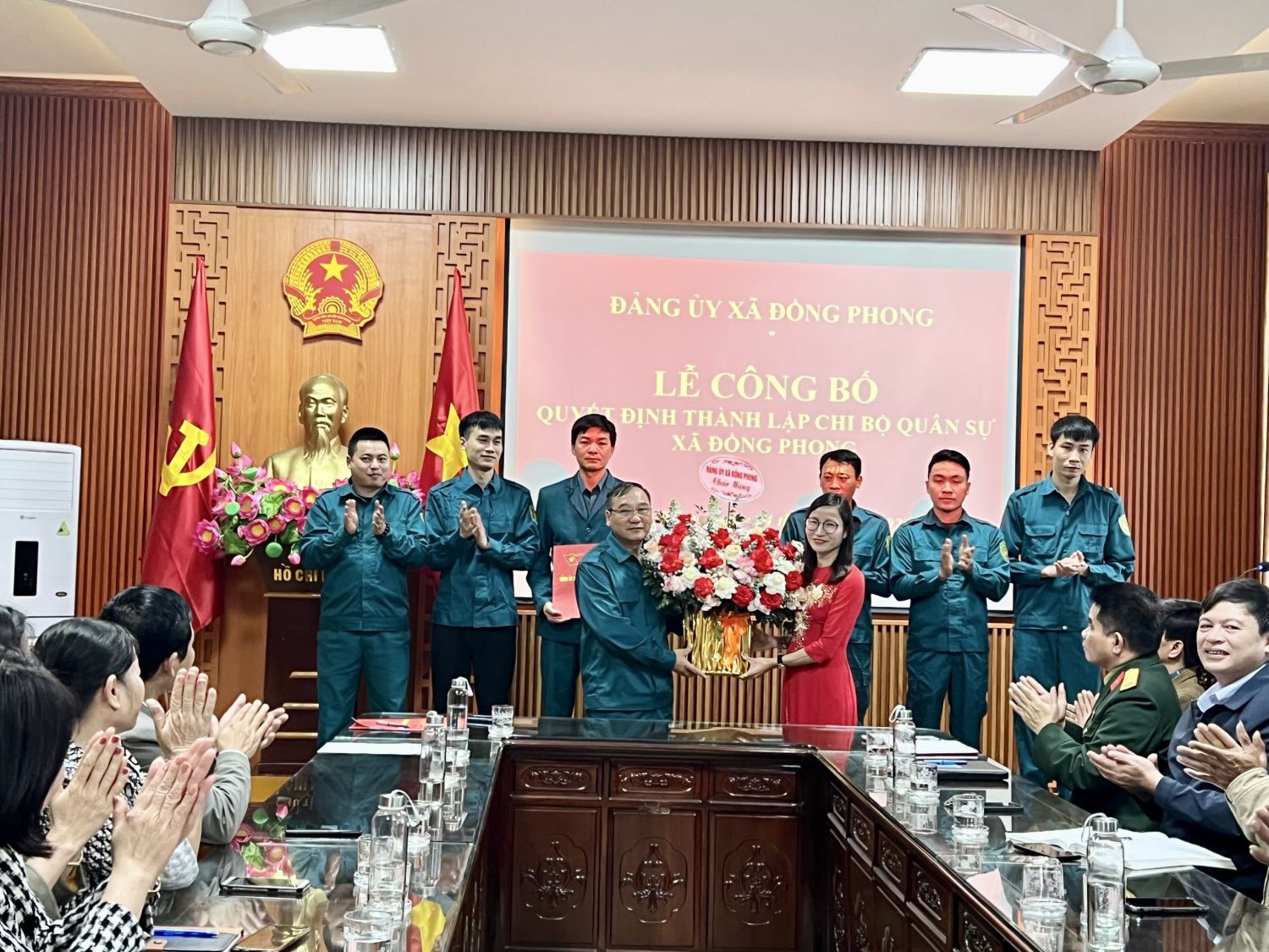 Chiều 14/3/2024, Đảng ủy xã Đồng Phong tổ chức Lễ công bố Quyết định thành lập Chi bộ Quân sự trực thuộc Đảng bộ xã.