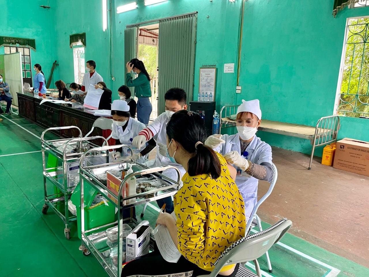 Thông báo về việc tổ chức tiêm vắc xin liều mũi nhắc lại lần 2 (mũi 4) phòng COVID -19 trên địa bàn xã Đồng Phong