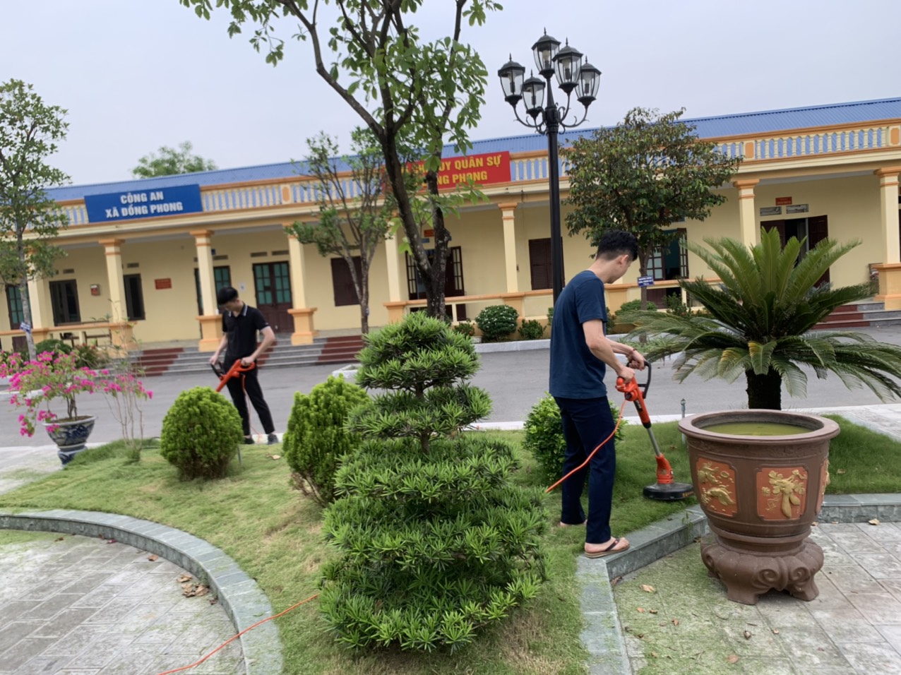 Công đoàn cơ sở xã Đồng Phong thực hiện có hiệu quả  phong trào xây dựng công sở “Sáng - xanh - sạch - đẹp”