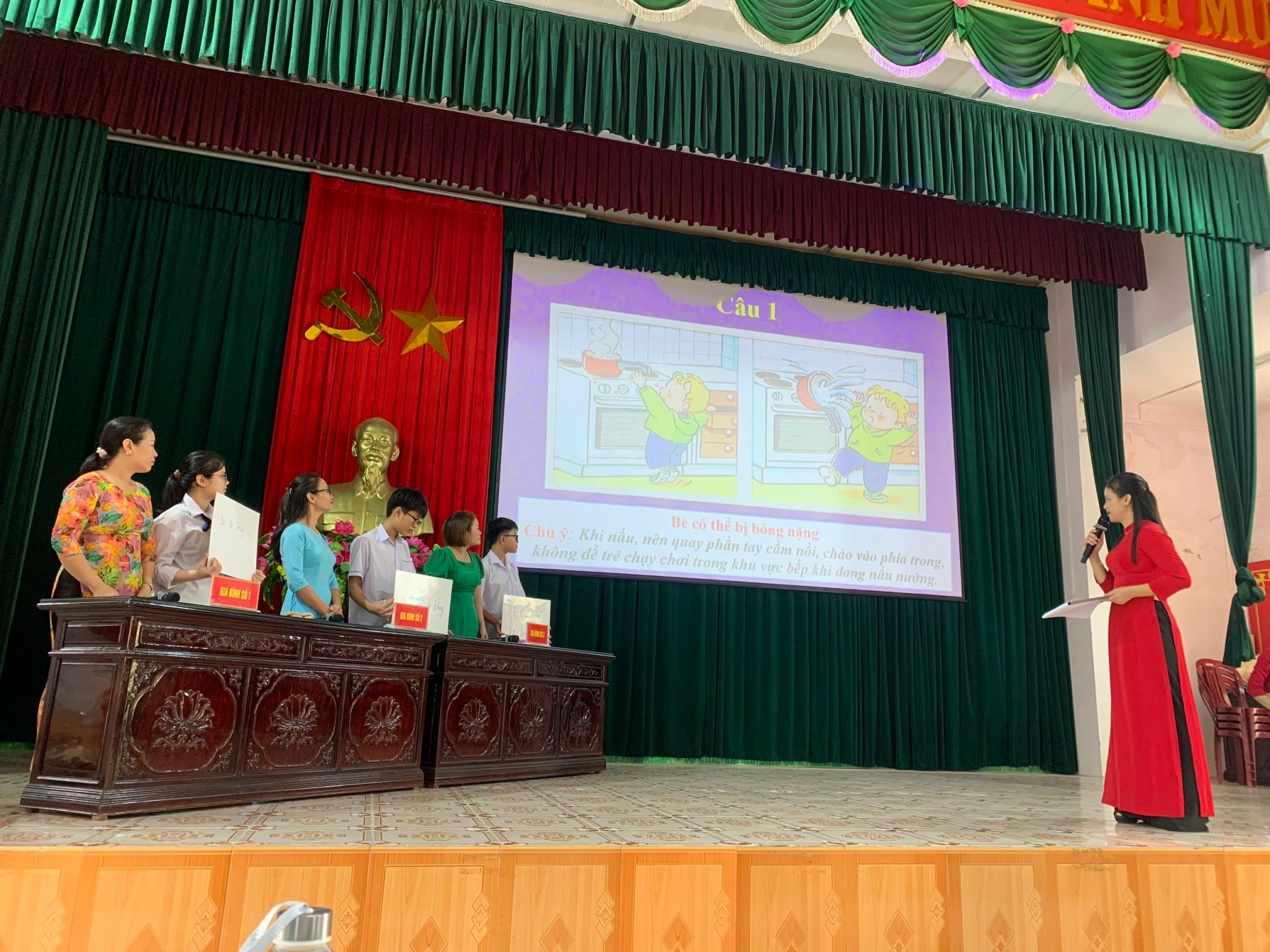 Hội LHPN xã Đồng Phong tổ chức diễn đàn “Ngôi nhà an toàn cho trẻ” nhằm hưởng ứng các hoạt động nhân tháng hành động vì trẻ em năm 2023 và thiết thực lập thành tích chào mừng kỷ niệm 22 năm Ngày gia đình Việt Nam (28/6/2001 - 28/6/2023