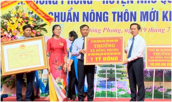 Đồng Phong đón bằng công nhận xã đạt chuẩn nông thôn mới kiểu mẫu